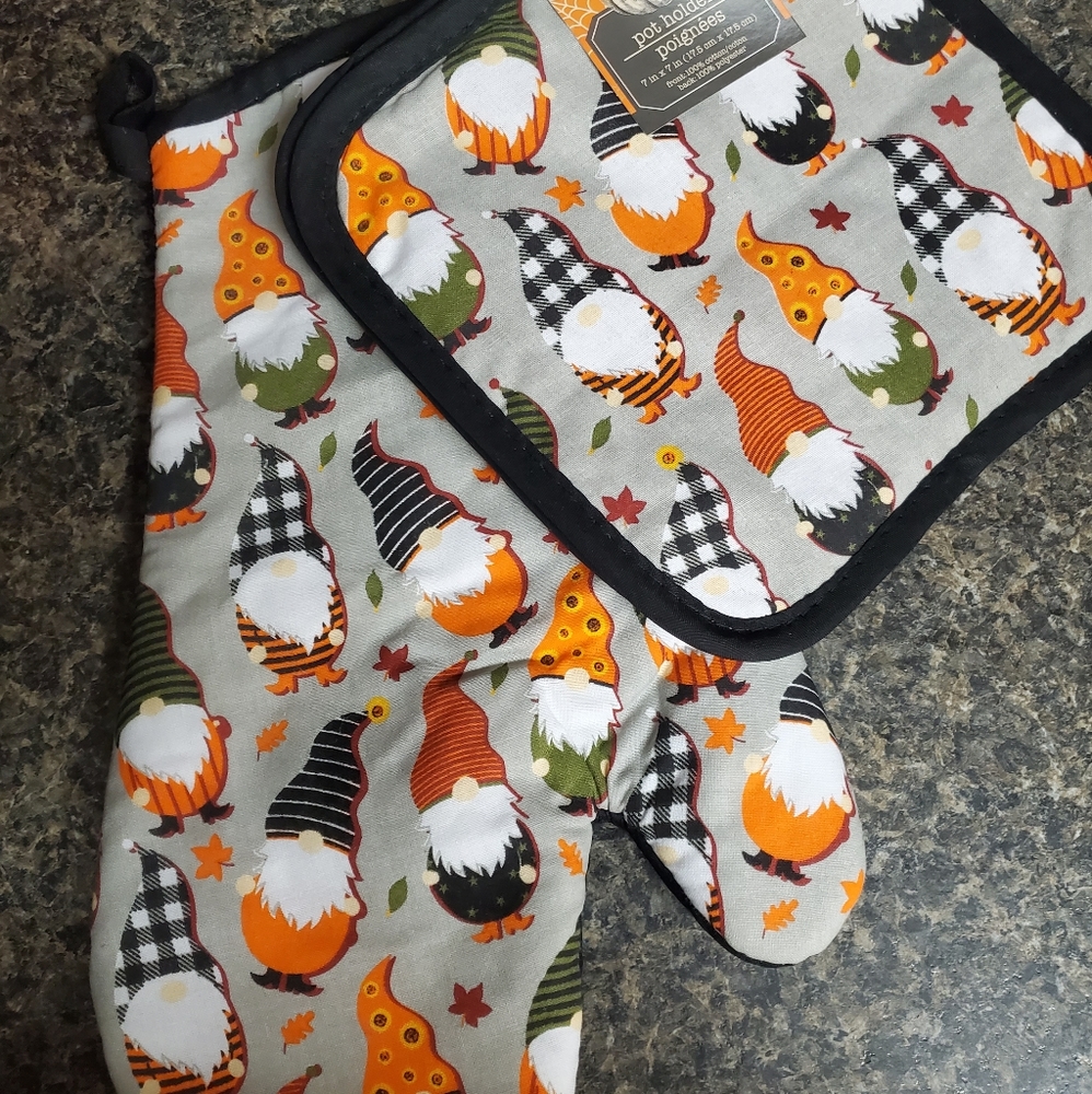 Halloween/ Fall Gnome pot holders and oven mit #295